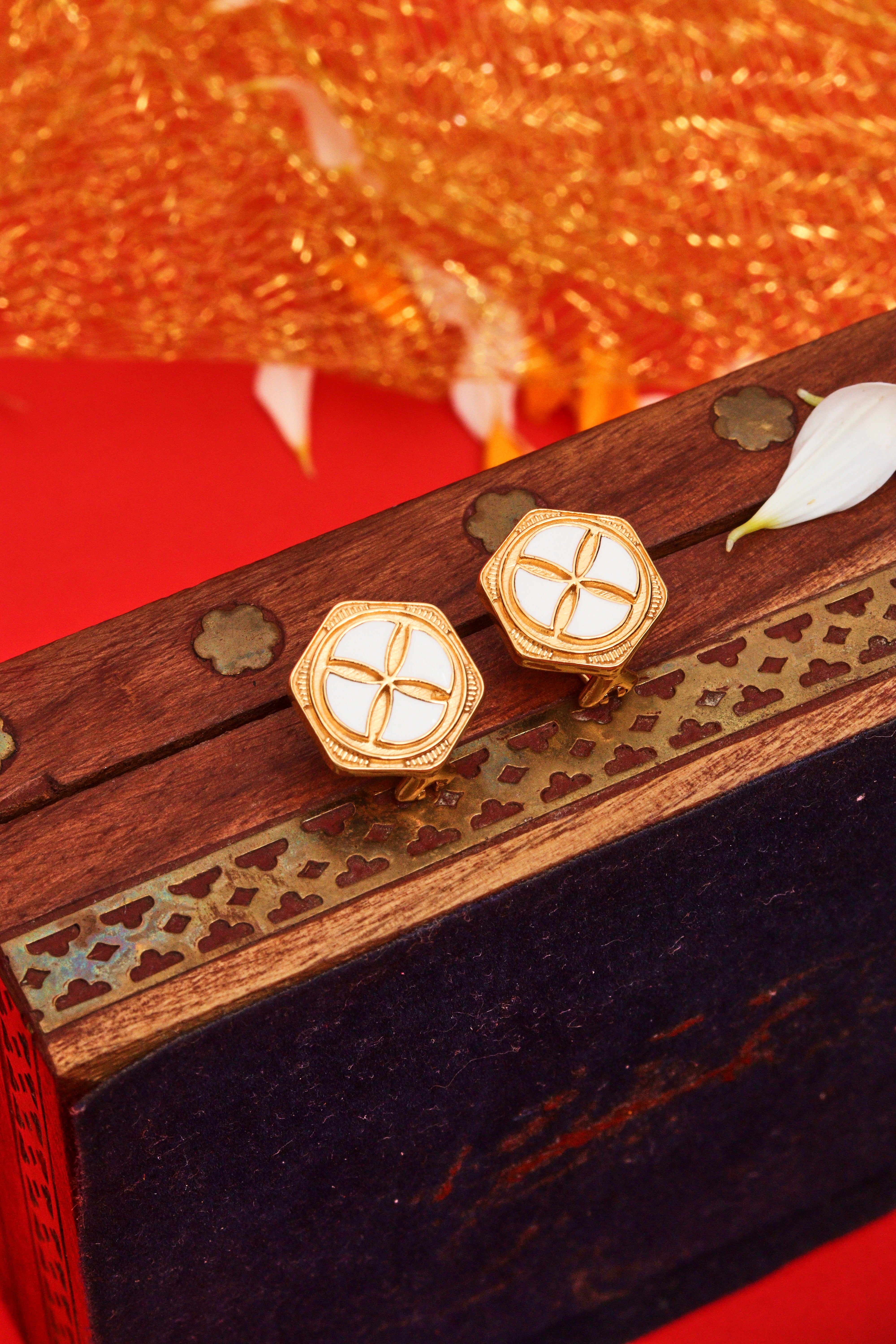 HEXA WHITE ENAMEL SMALL EARRINGS 18K MICRON