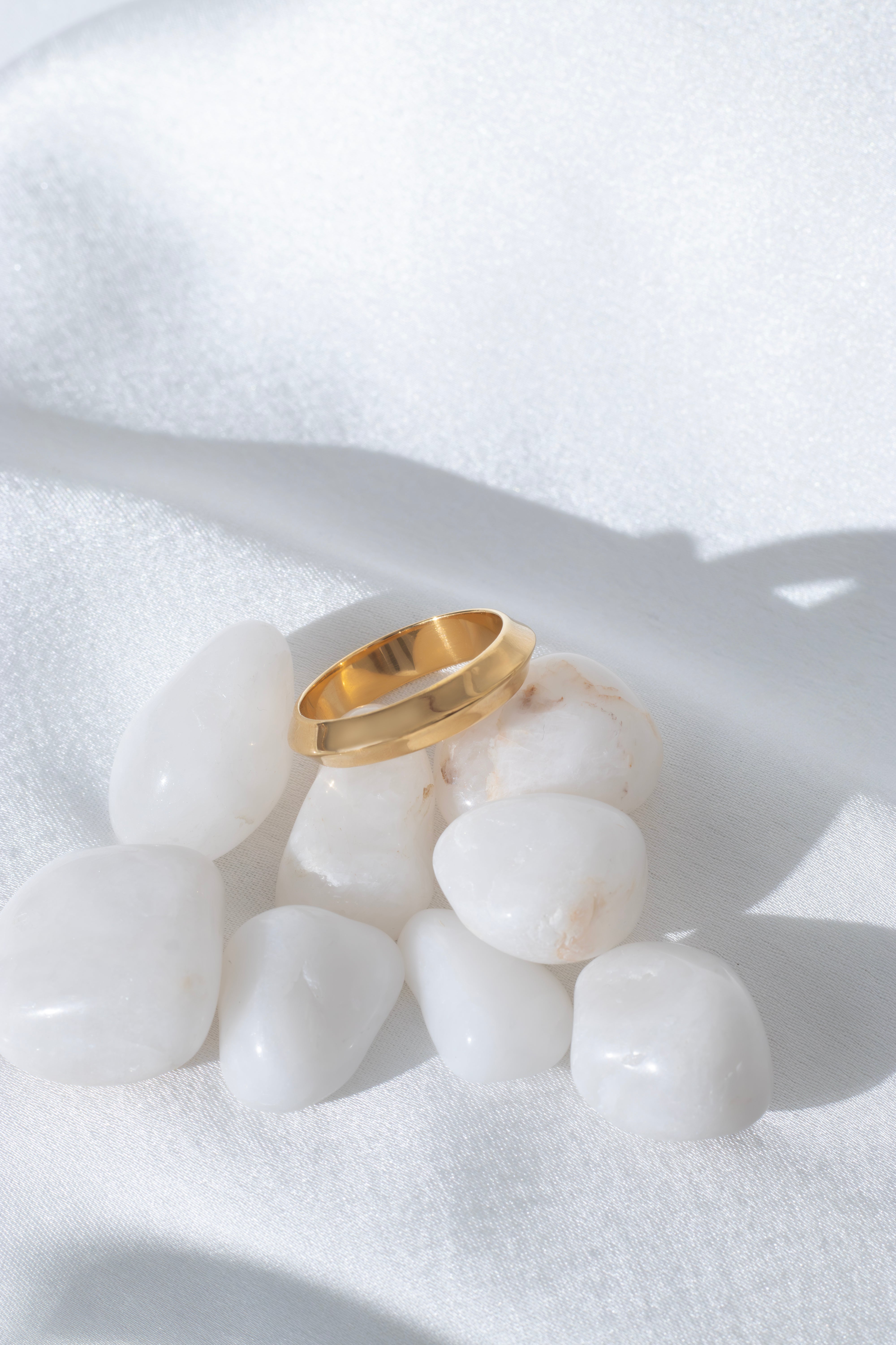 CLASSIC THICK BAND IN 18K GOLD MICRON PLATING