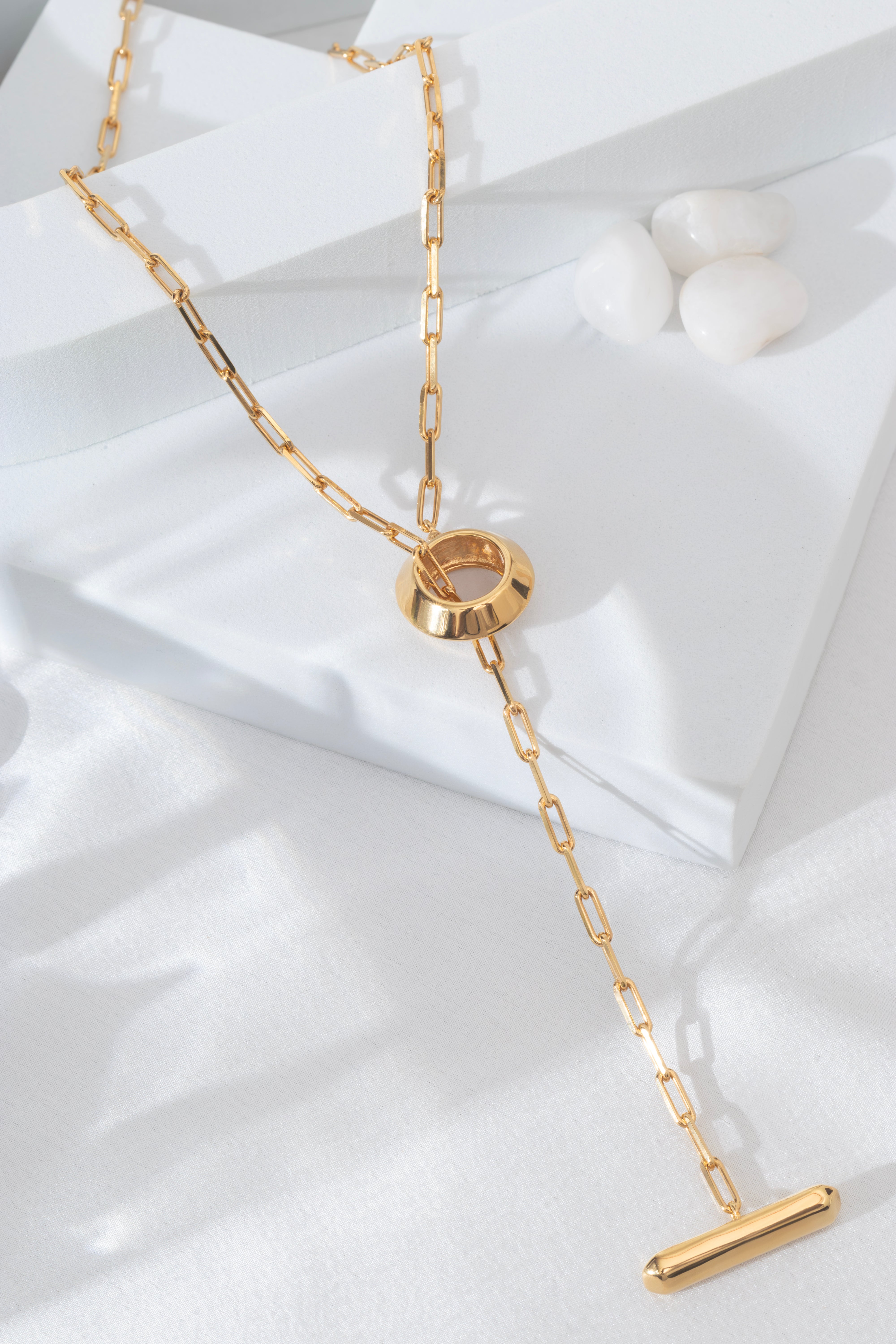 ICONIC PAPERCLIP CHAIN TOGGLE NECKLACE