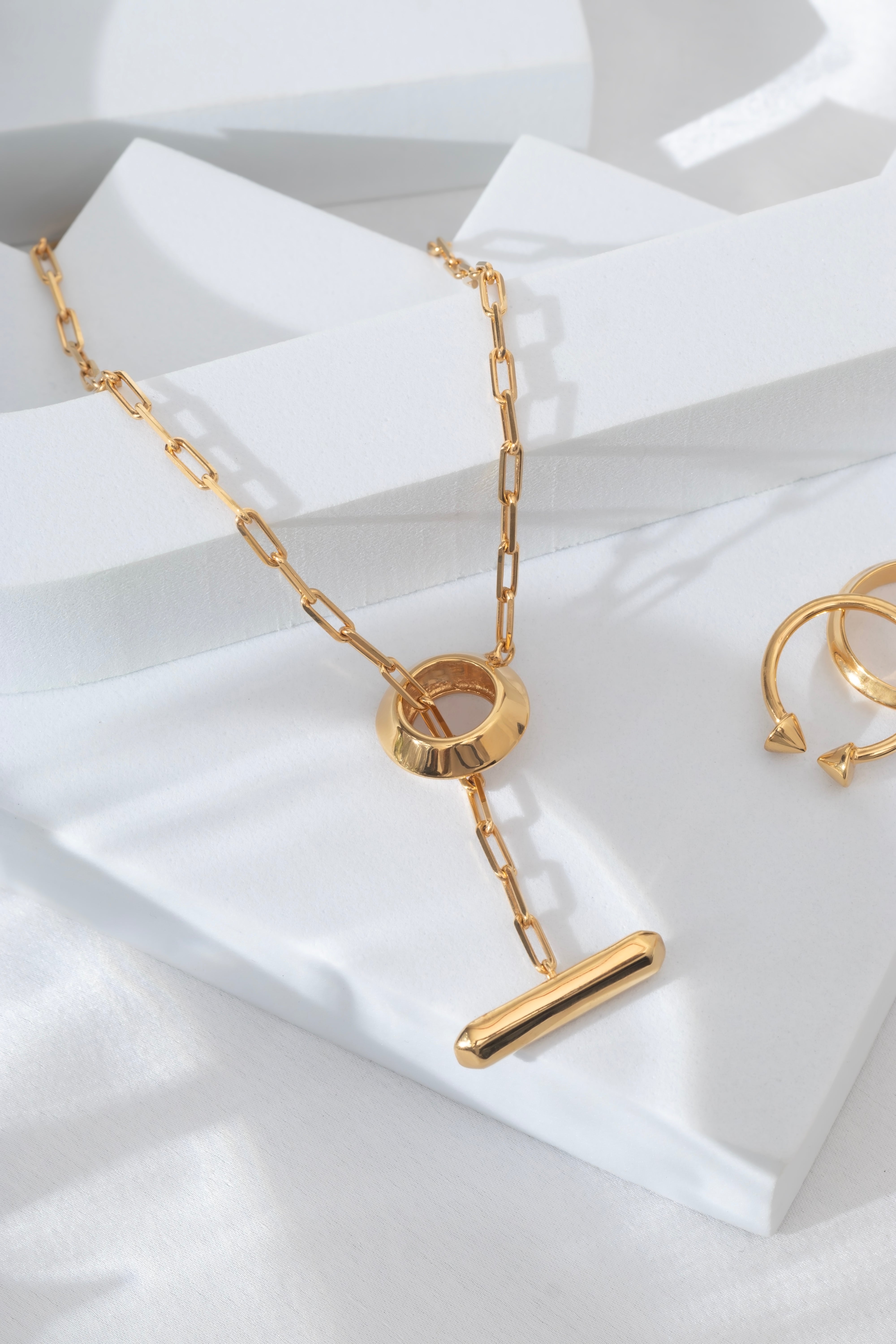 ICONIC PAPERCLIP CHAIN TOGGLE NECKLACE