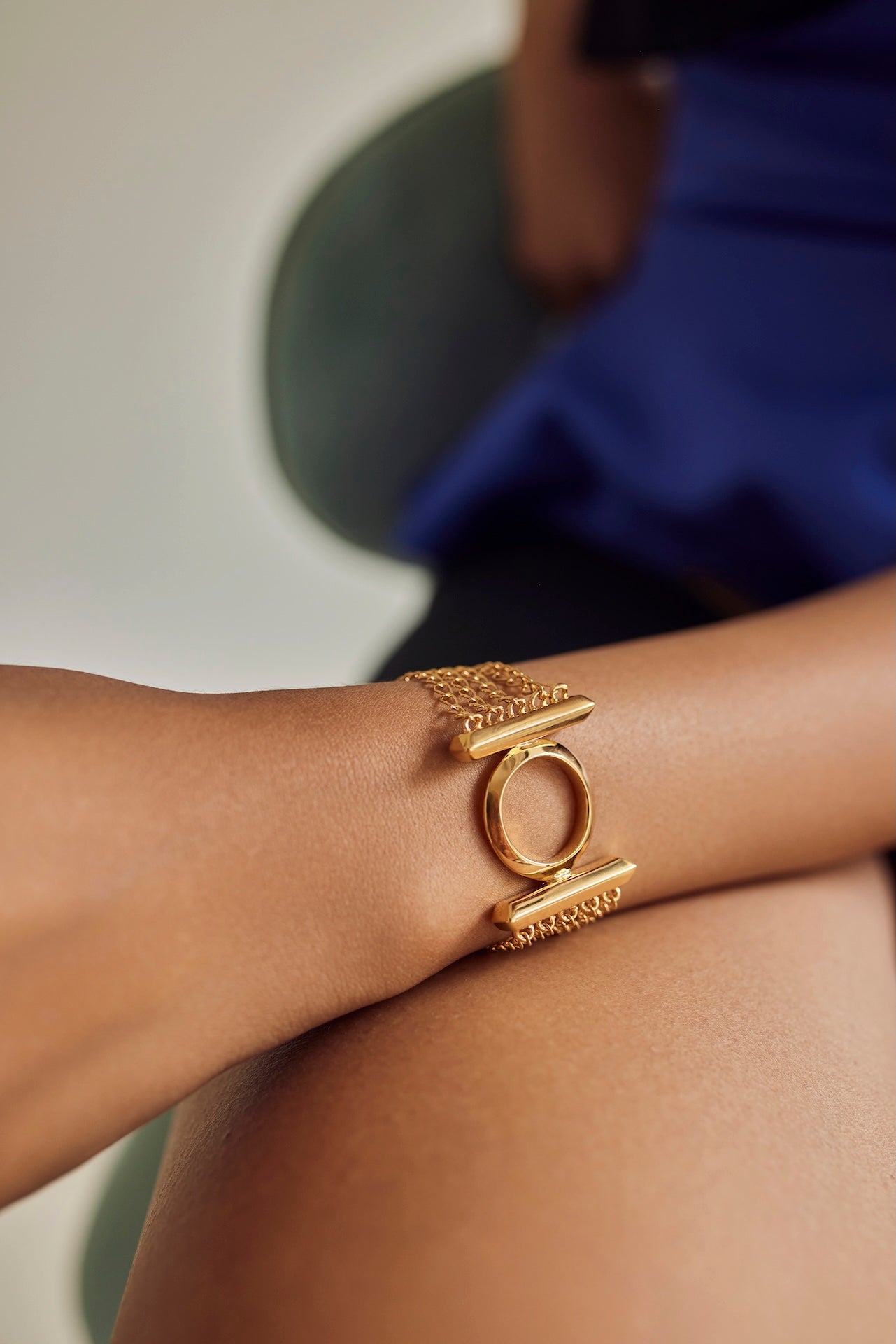 DISTINCTIVE IOI BRACELET IN 18K GOLD MICRON PLATING