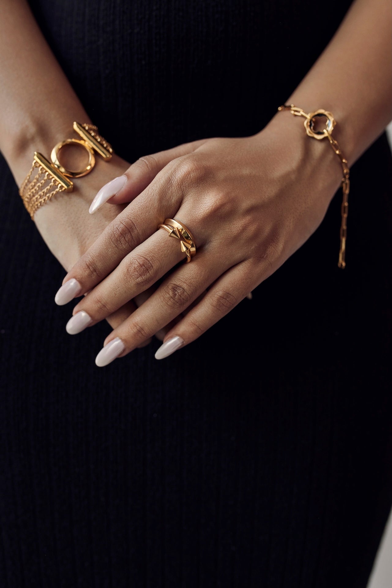 DISTINCTIVE IOI BRACELET IN 18K GOLD MICRON PLATING