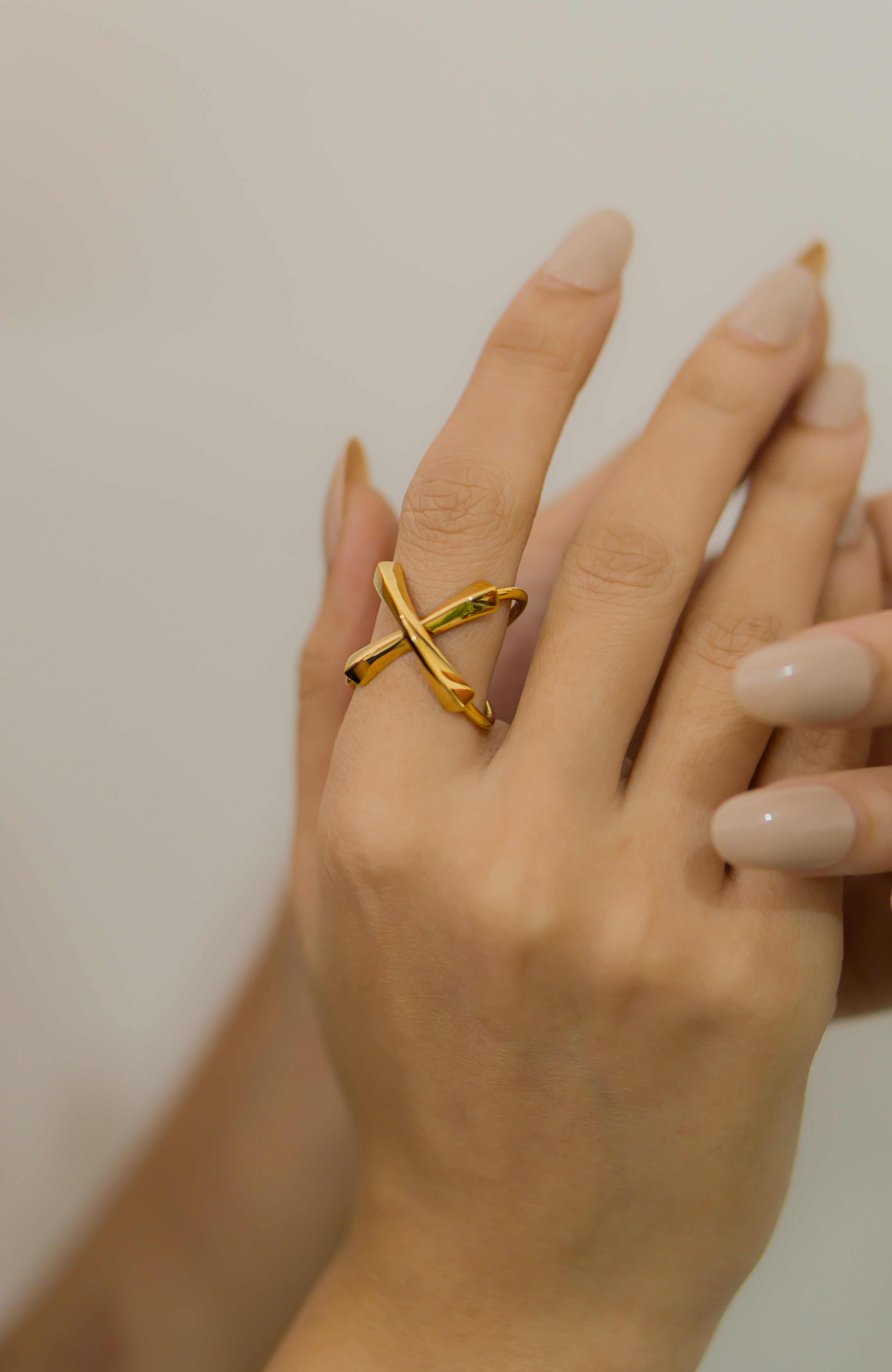 CHIC X-SHAPED RING IN 18K GOLD MICRON PLATING