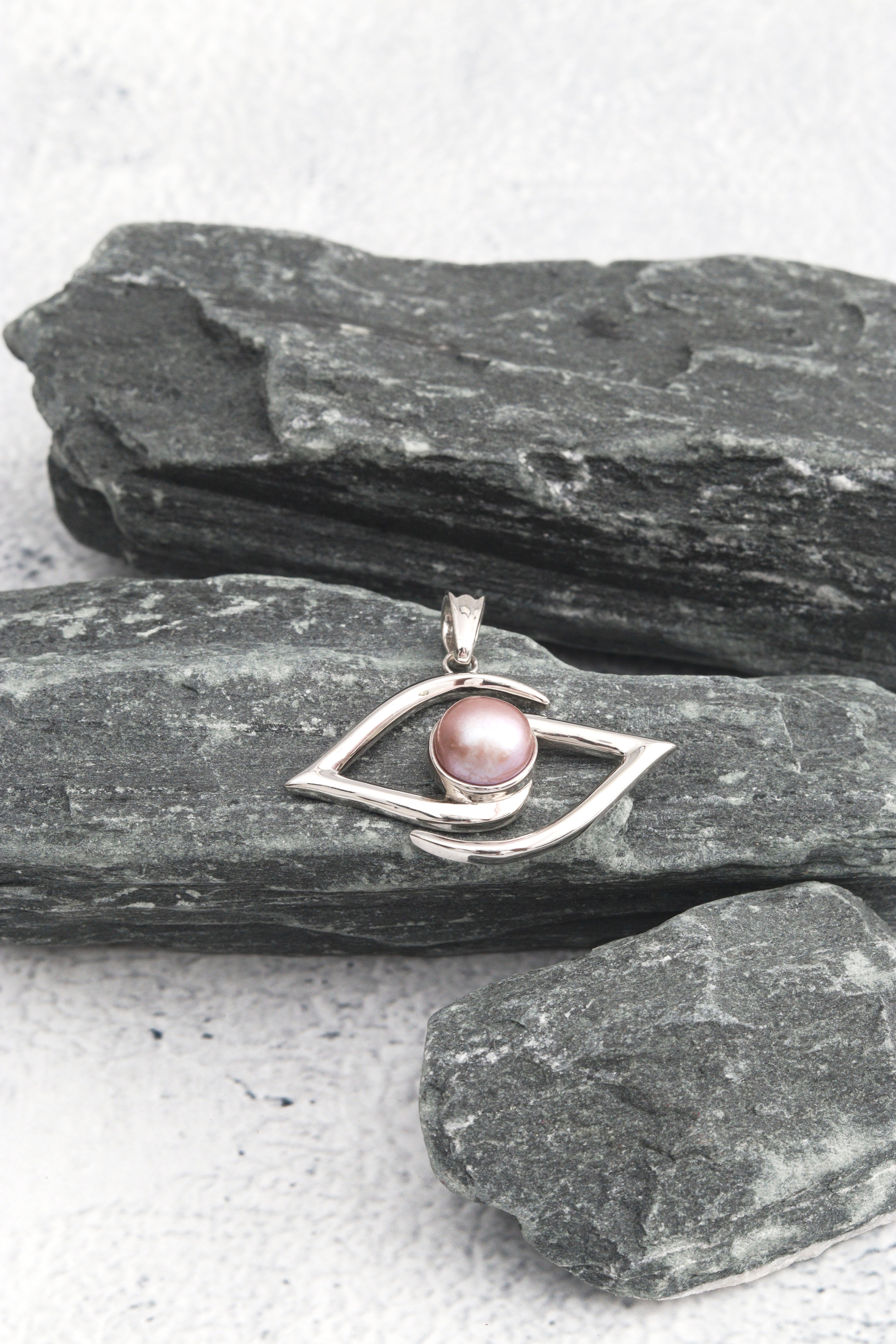 EVIL EYE PENDANT WITH GREY PEARL
