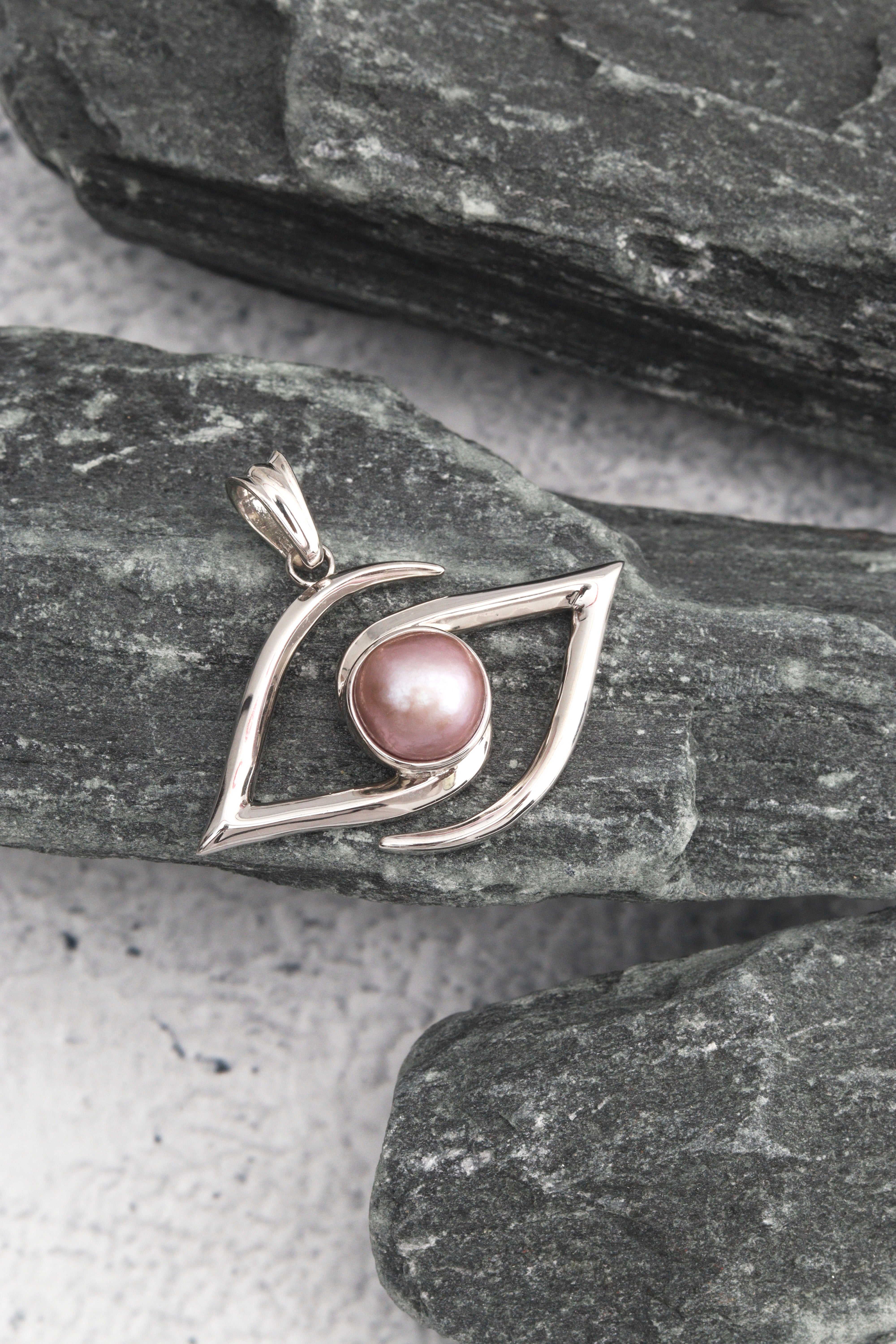 EVIL EYE PENDANT WITH GREY PEARL