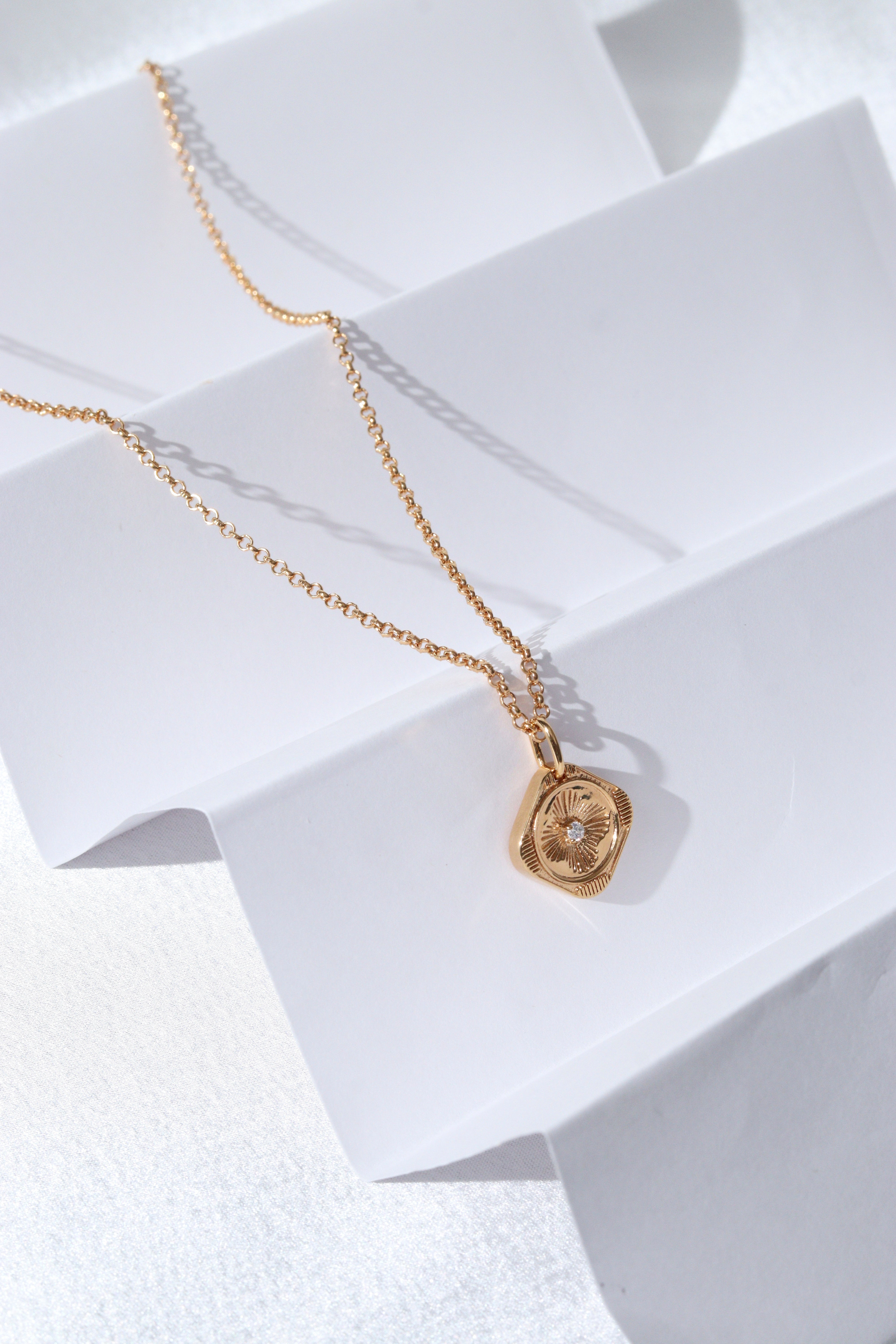 QUADRI FOIL PENDANT WITH CHAIN