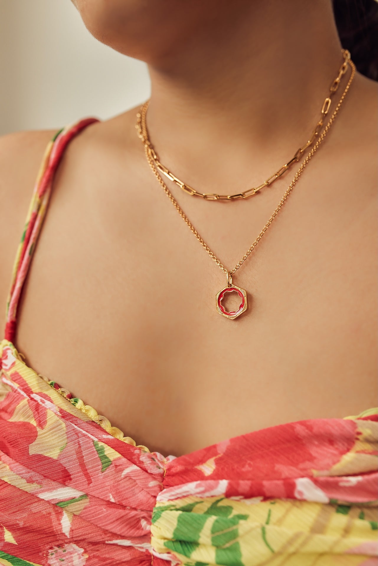 HEXA RED ENAMEL PENDANT WITH CHAIN IN 18K GOLD MICRON PLATING