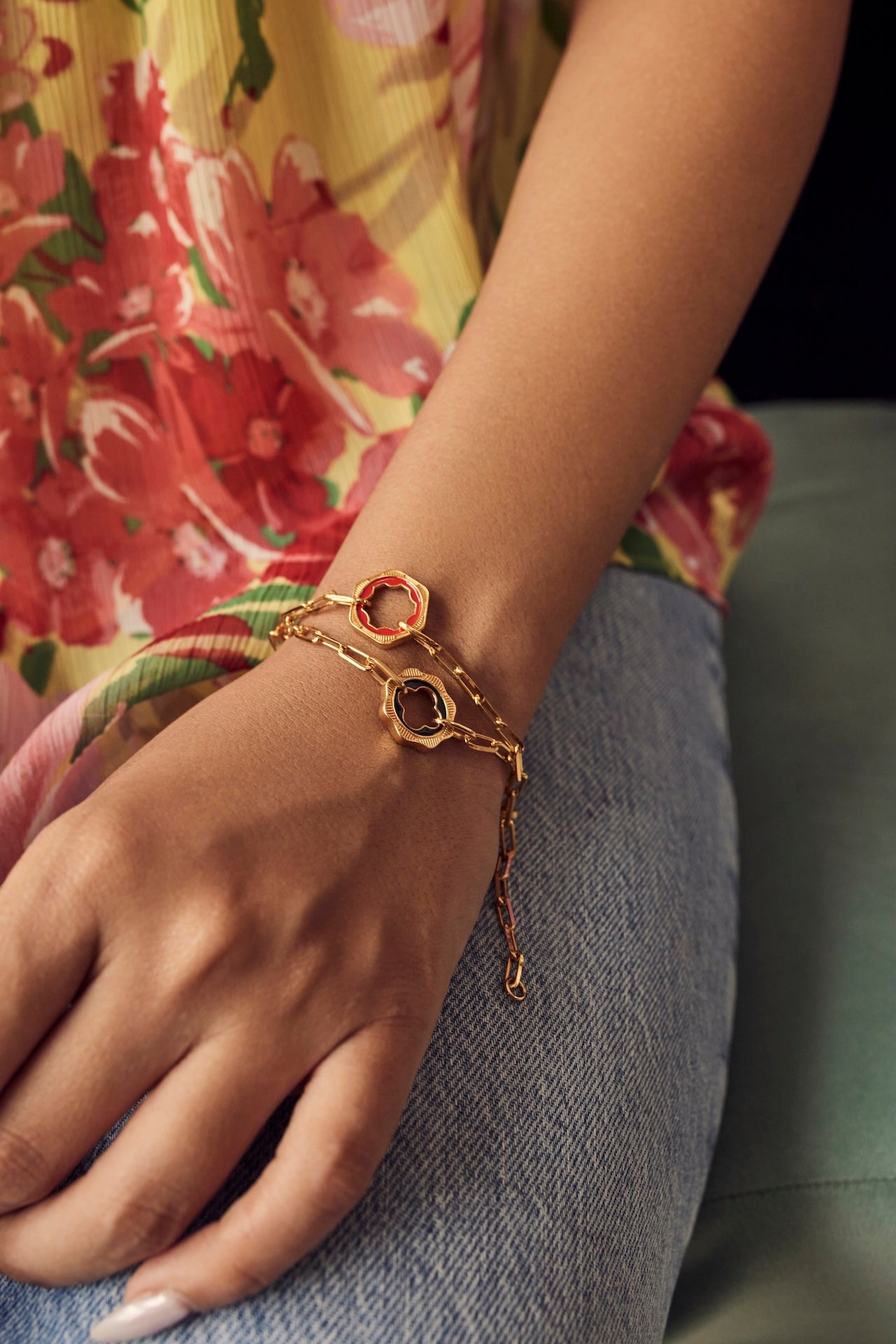 HEXA RED ENAMEL BRACELET IN 18K GOLD MICRON PLATING