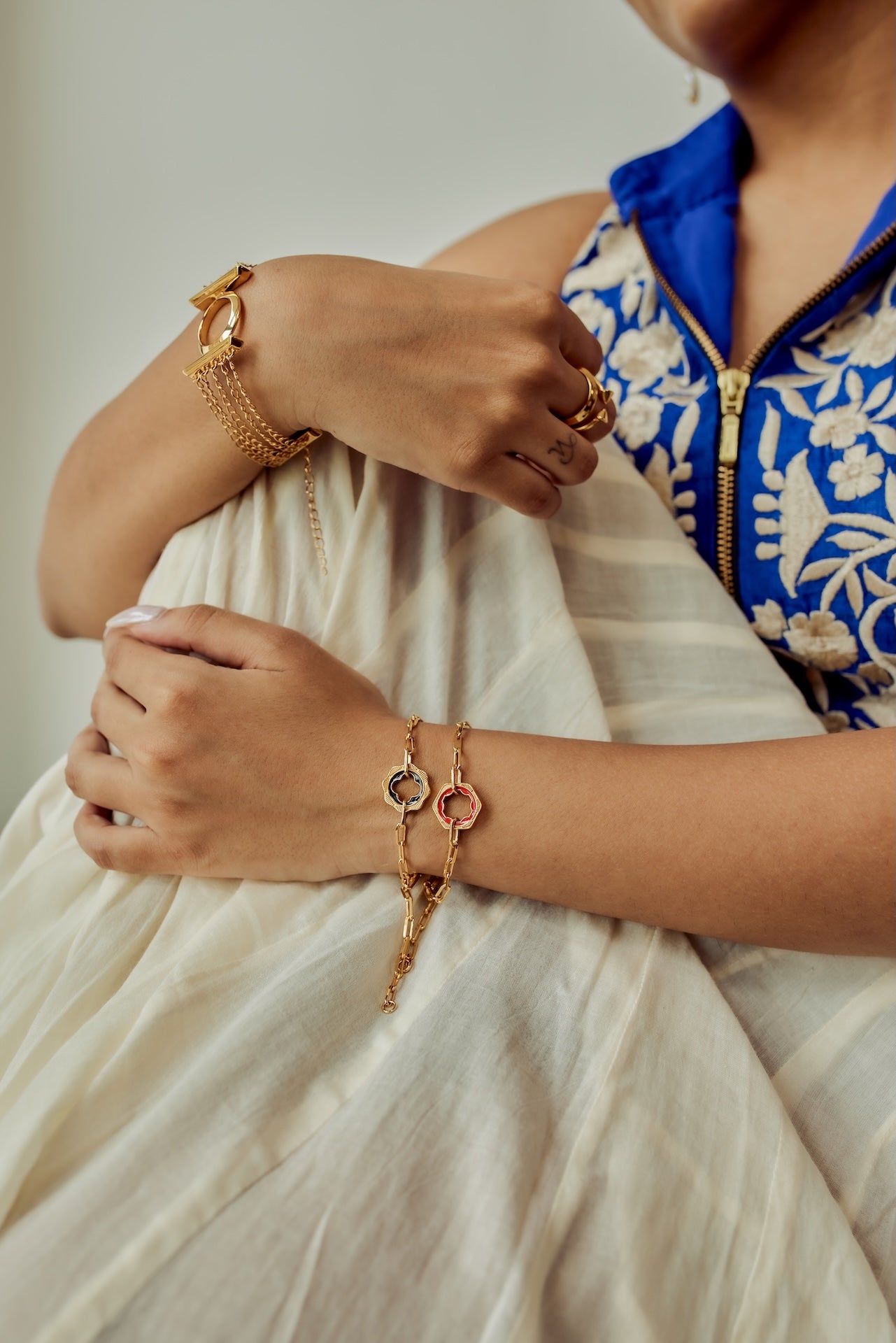 HEXA RED ENAMEL BRACELET IN 18K GOLD MICRON PLATING