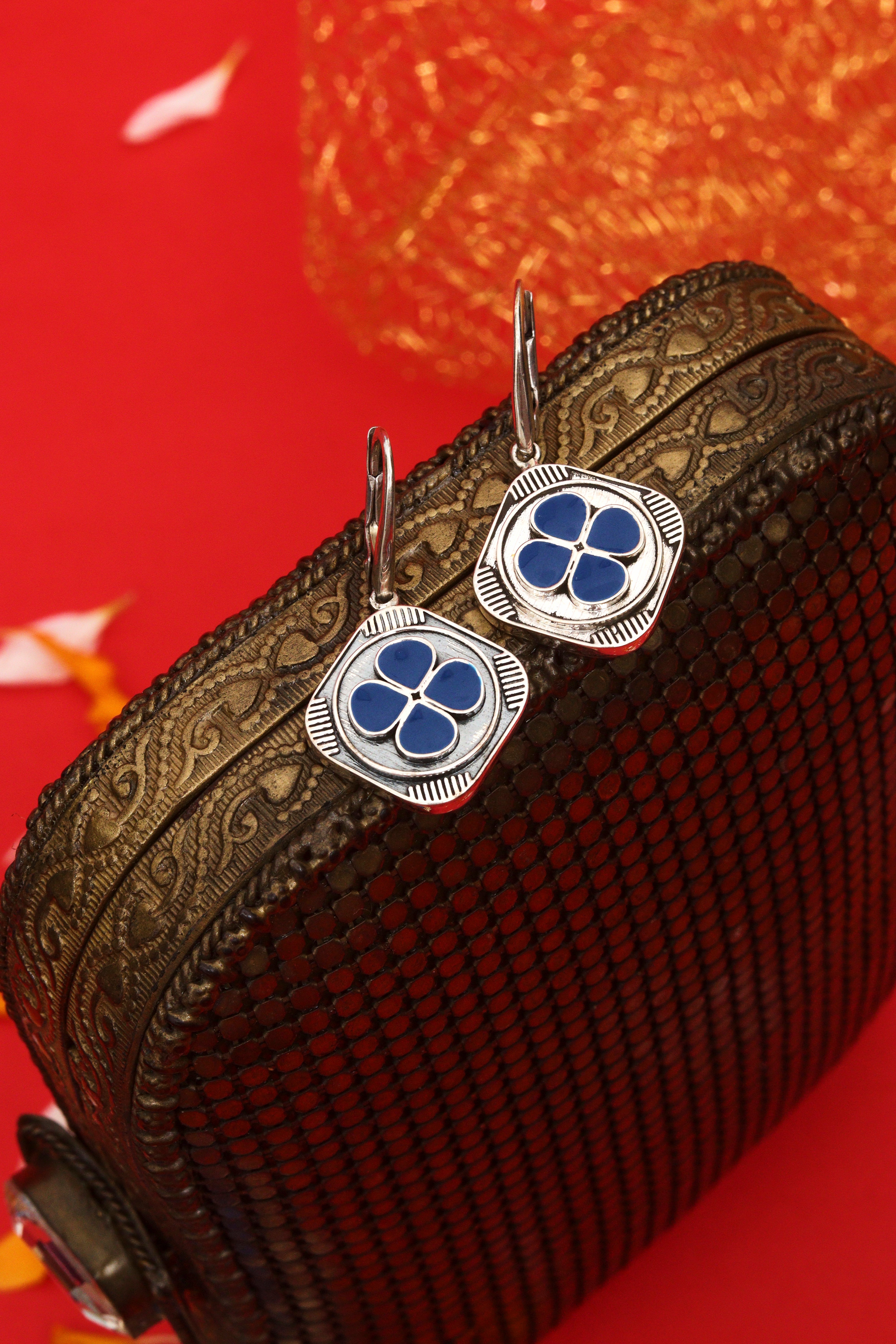 QUADRI CLOVER BLUE LONG EARRINGS IN OXIDISED POLISH