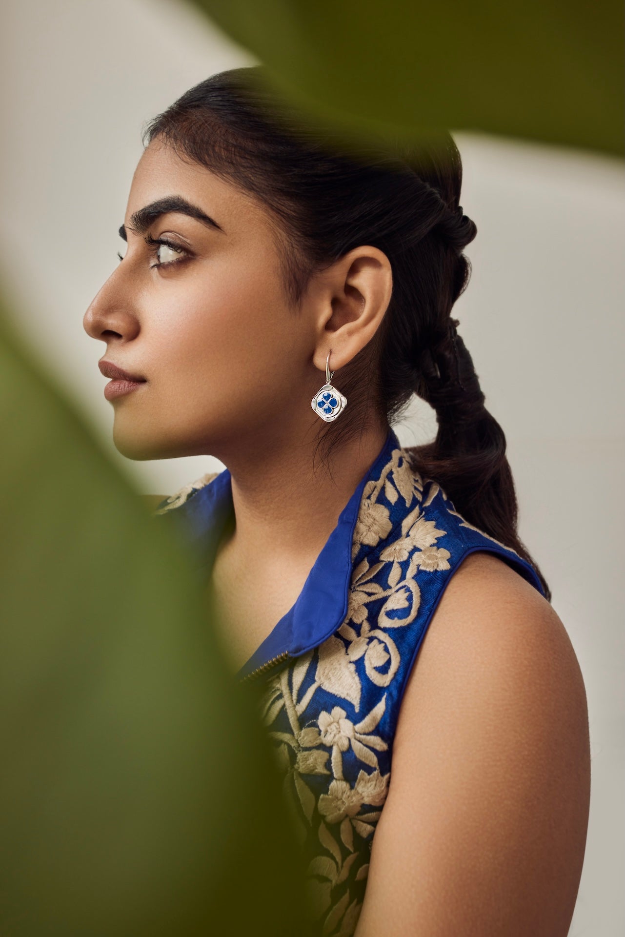 QUADRI CLOVER BLUE LONG EARRINGS IN OXIDISED POLISH