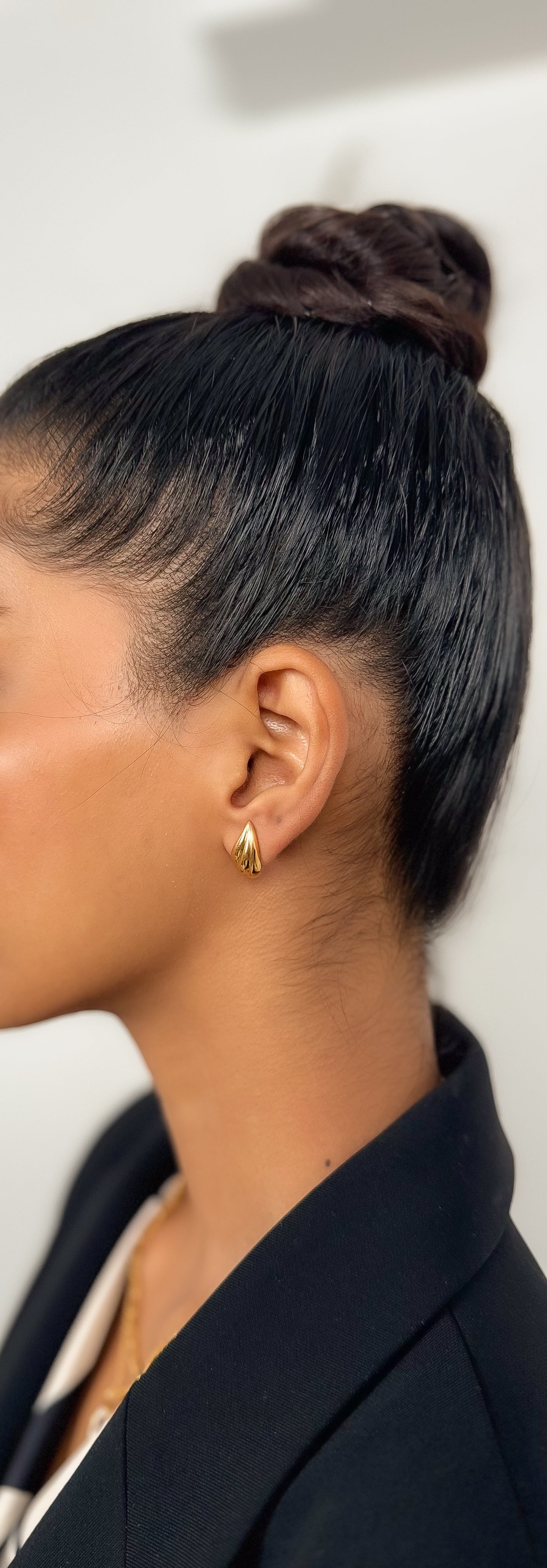 EXQUISITE TEAR DROP-SHAPED EARRINGS IN 18K GOLD MICRON PLATING