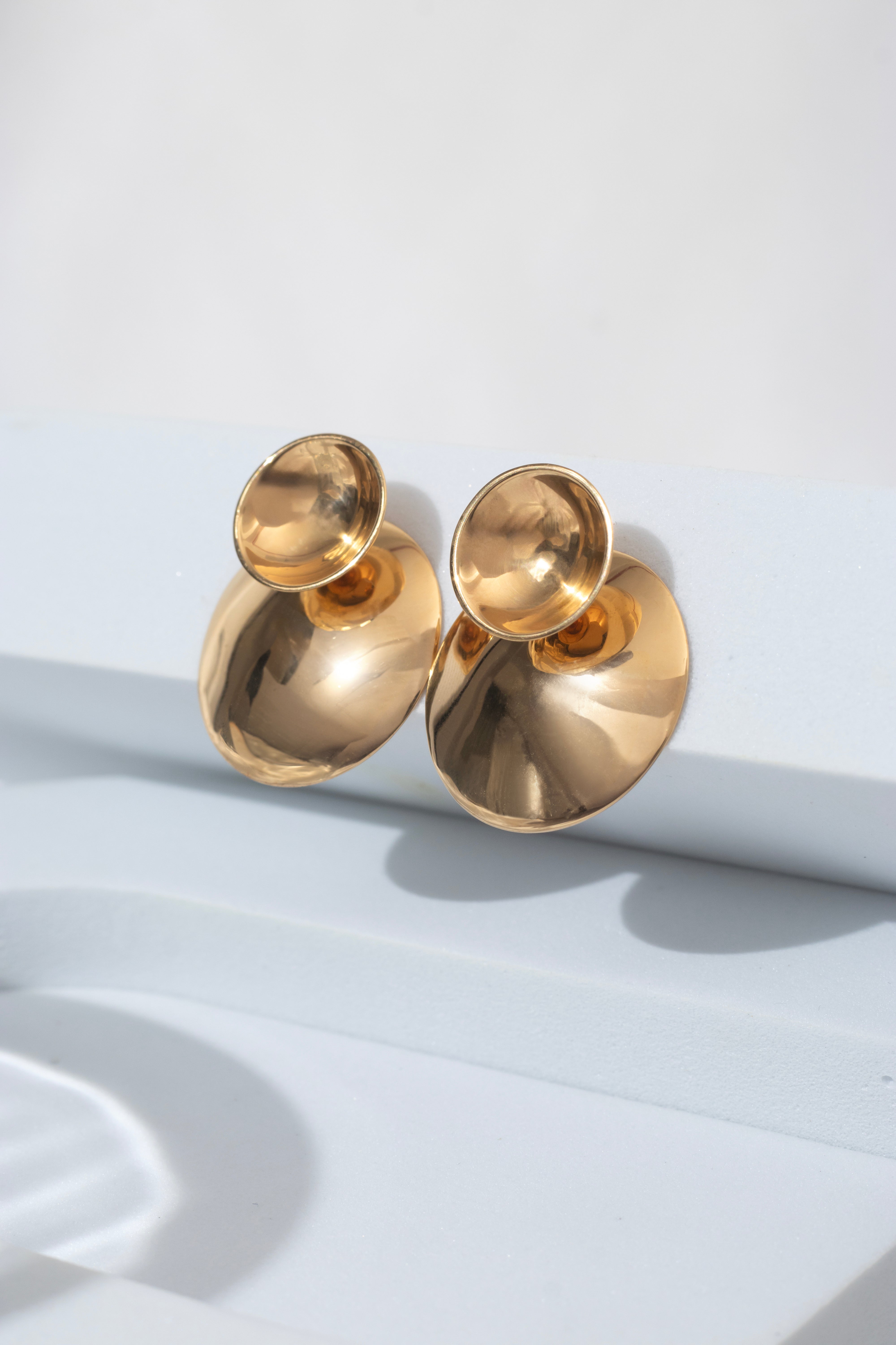 VERSATILE DOUBLE DISC EARRINGS IN 18K GOLD MICRON POLISH
