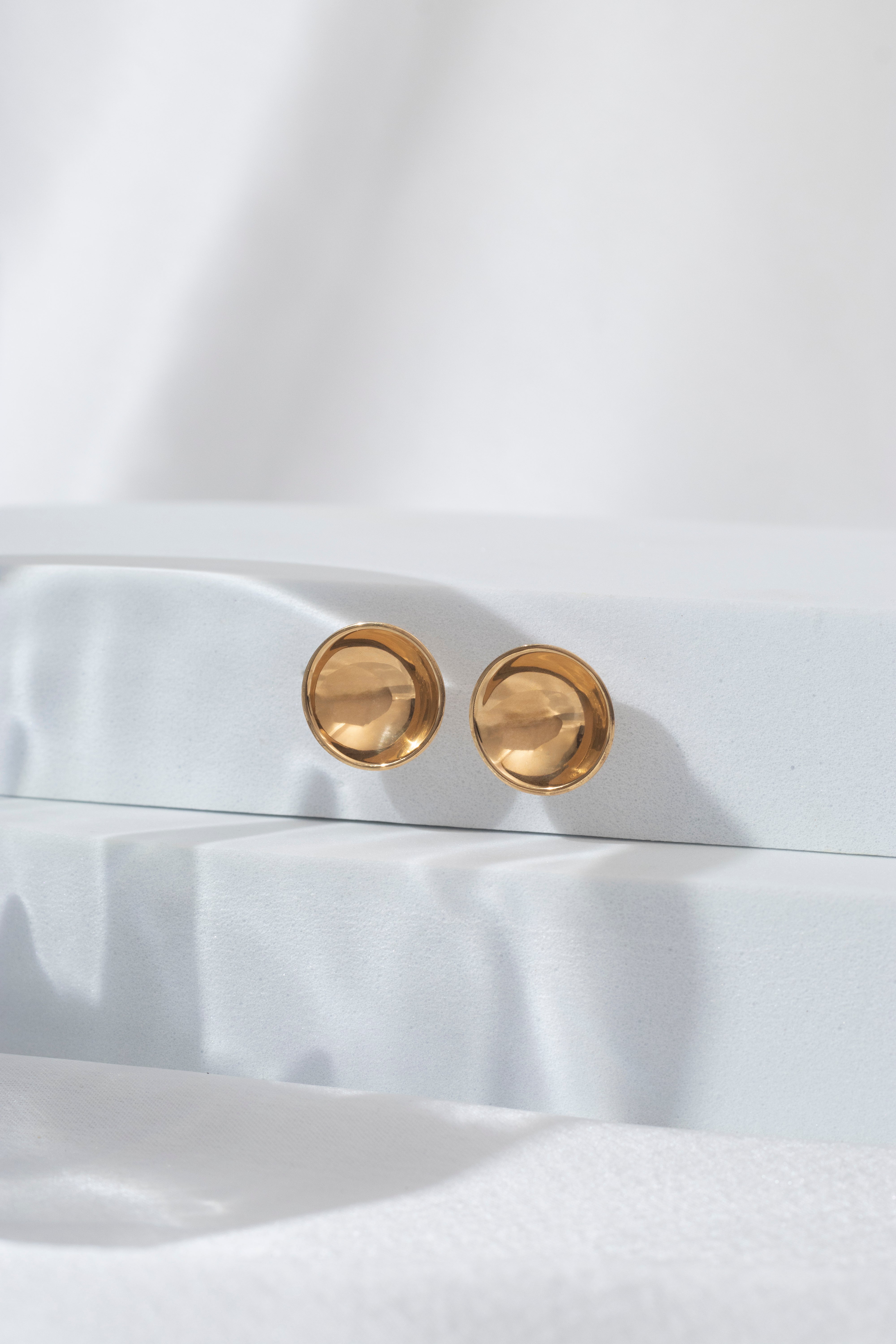 VERSATILE DOUBLE DISC EARRINGS IN 18K GOLD MICRON POLISH