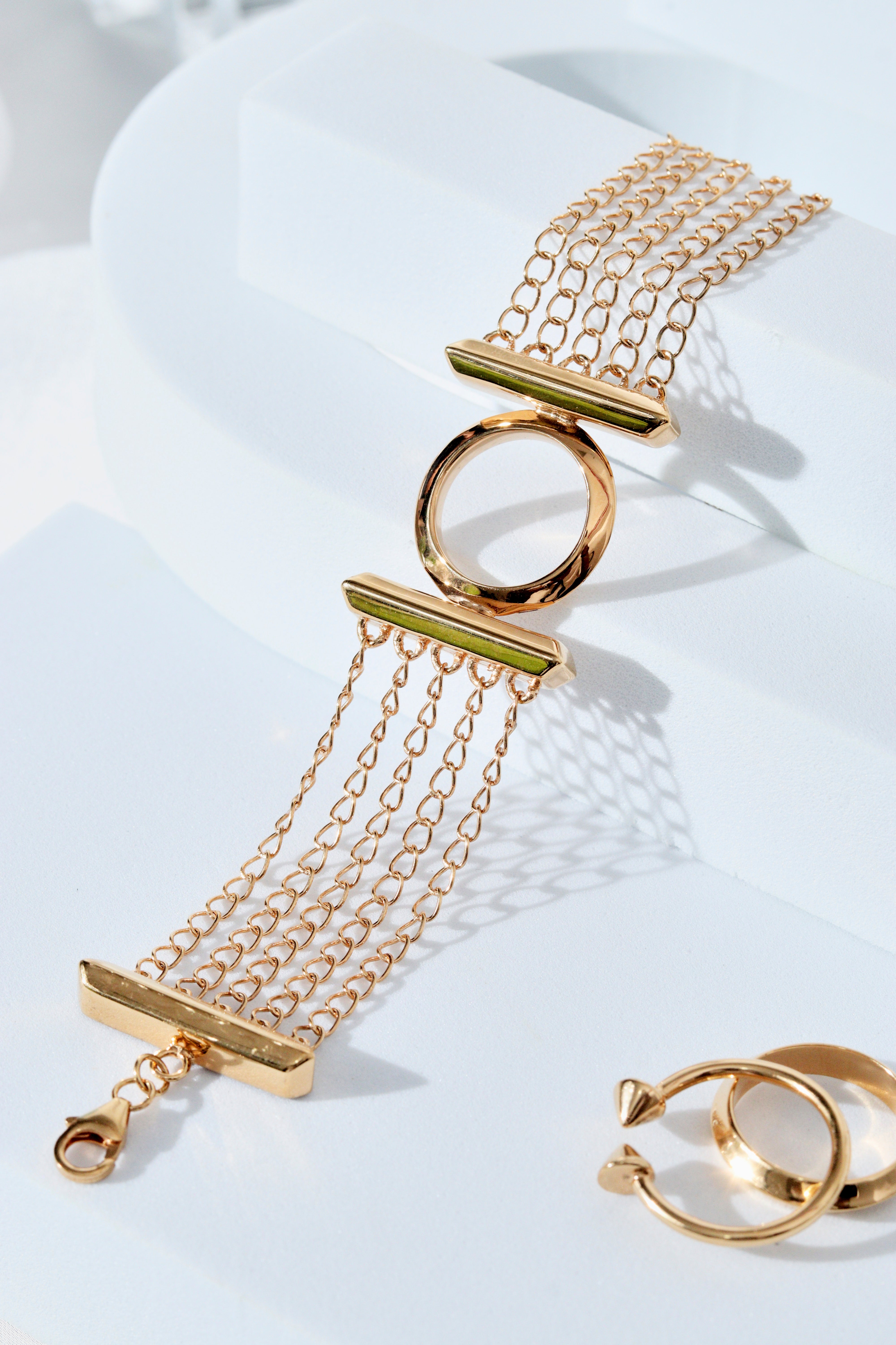 DISTINCTIVE IOI BRACELET IN 18K GOLD MICRON PLATING