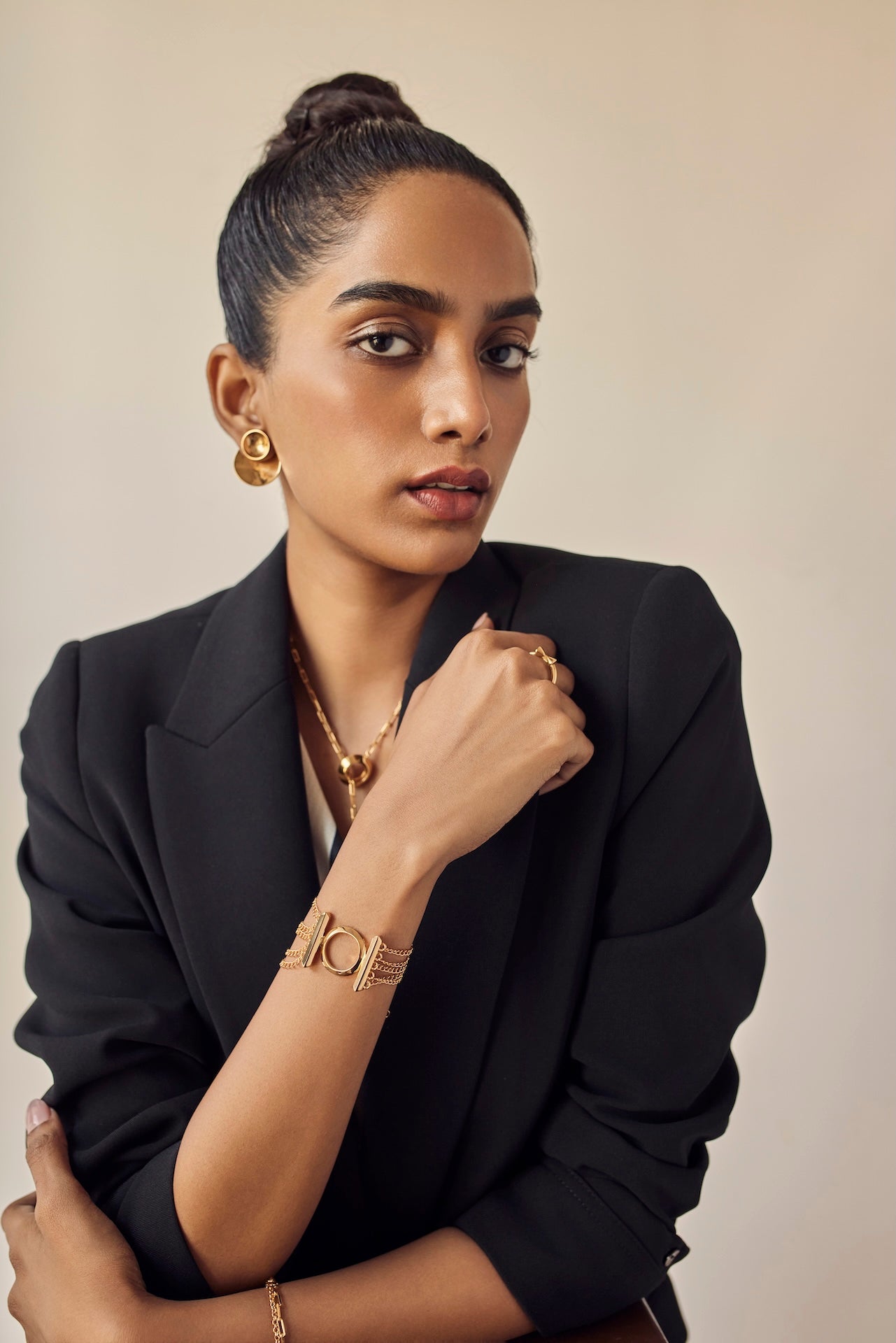 DISTINCTIVE IOI BRACELET IN 18K GOLD MICRON PLATING