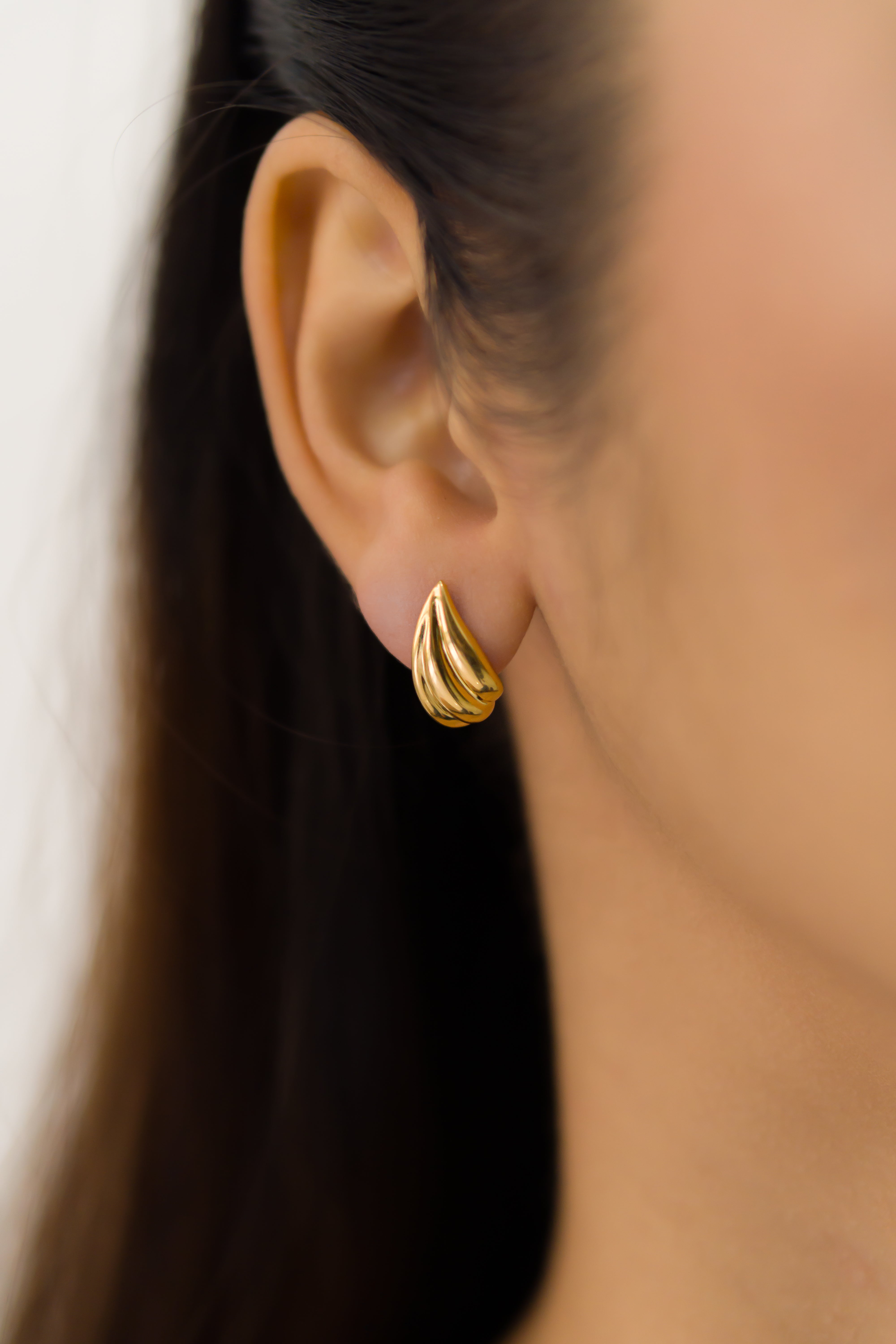 EXQUISITE TEAR DROP-SHAPED EARRINGS IN 18K GOLD MICRON PLATING