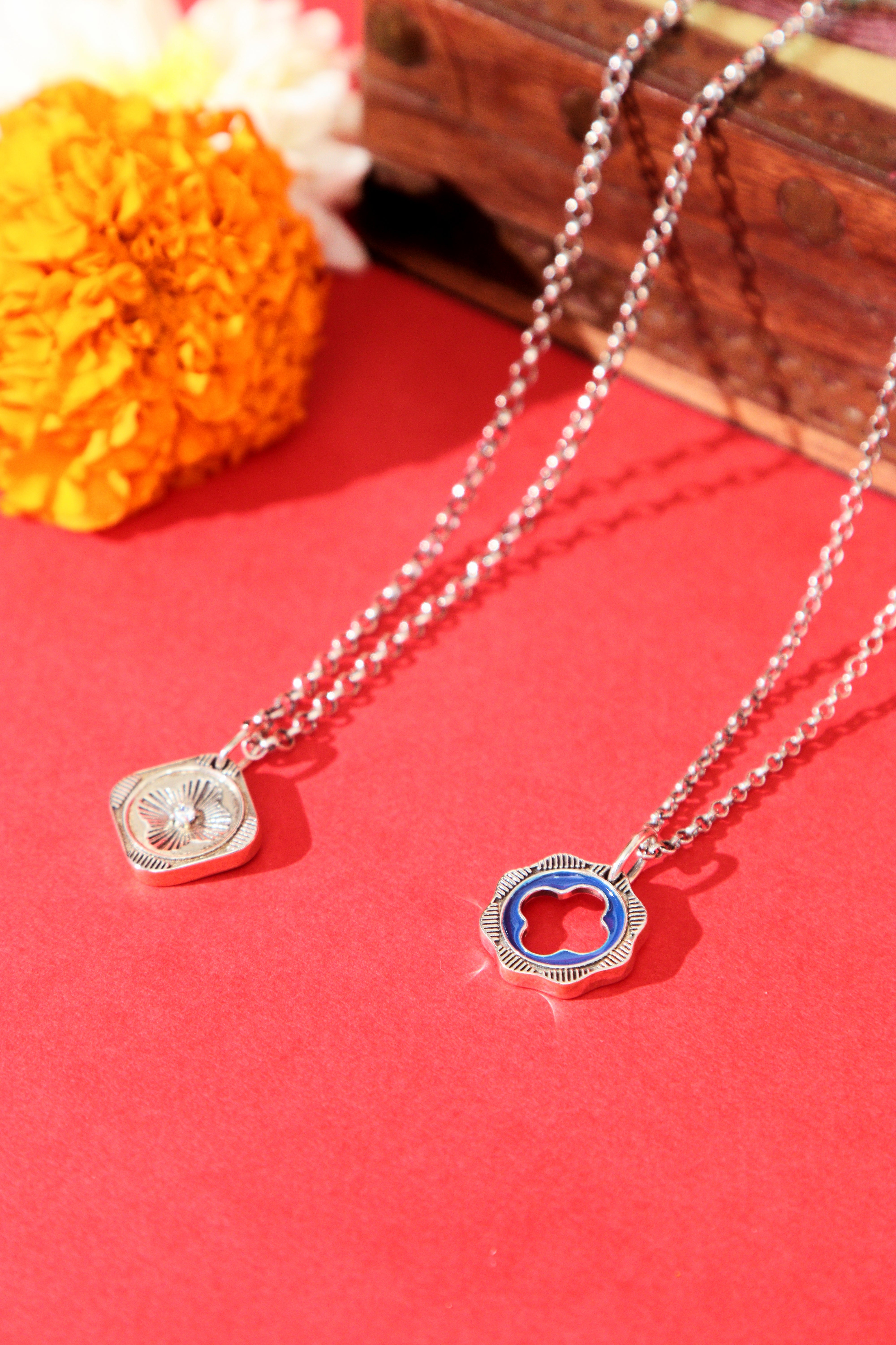 CLOVER BLUE ENAMEL PENDANT WITH CHAIN IN OXIDISED POLISH