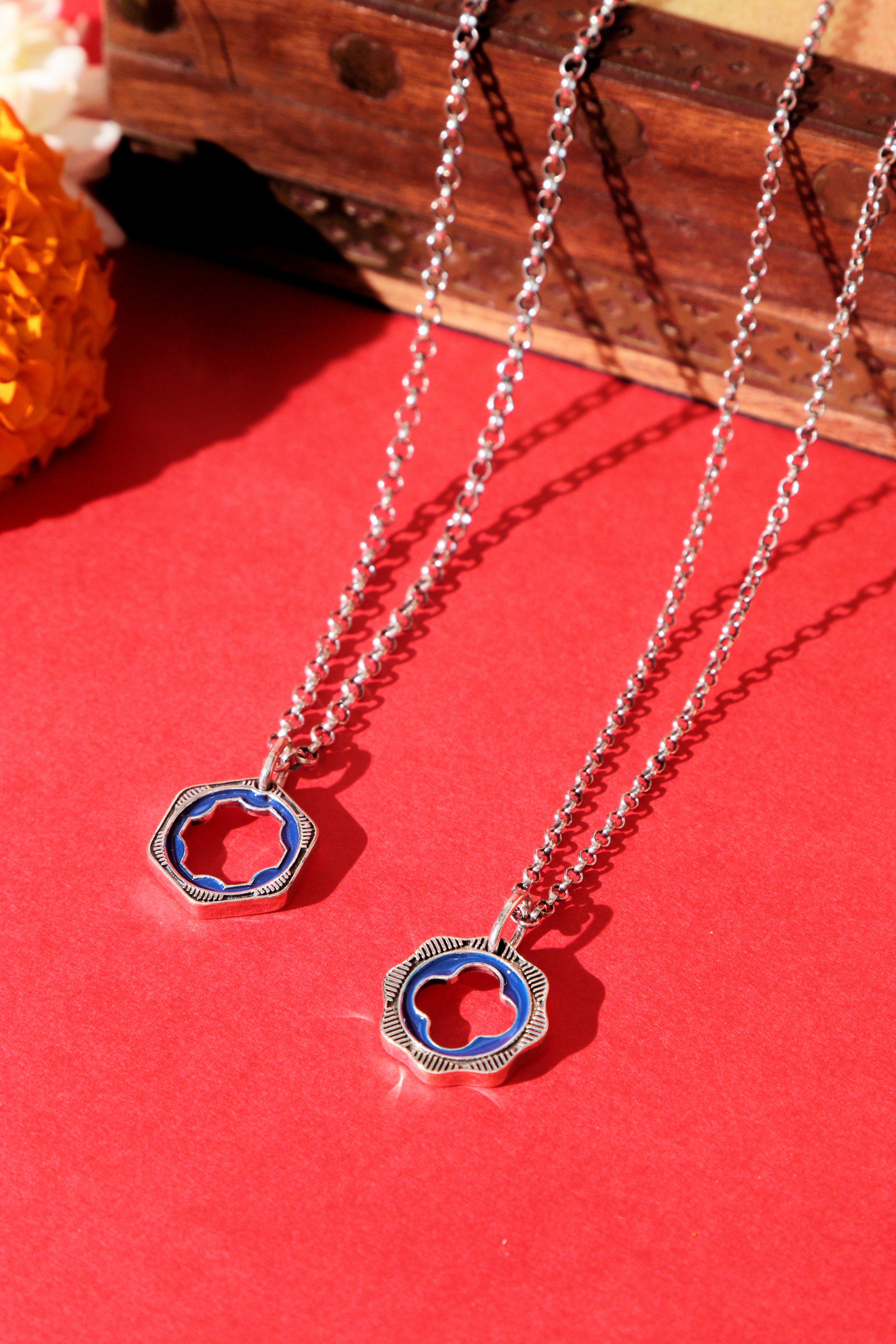 CLOVER BLUE ENAMEL PENDANT WITH CHAIN IN OXIDISED POLISH