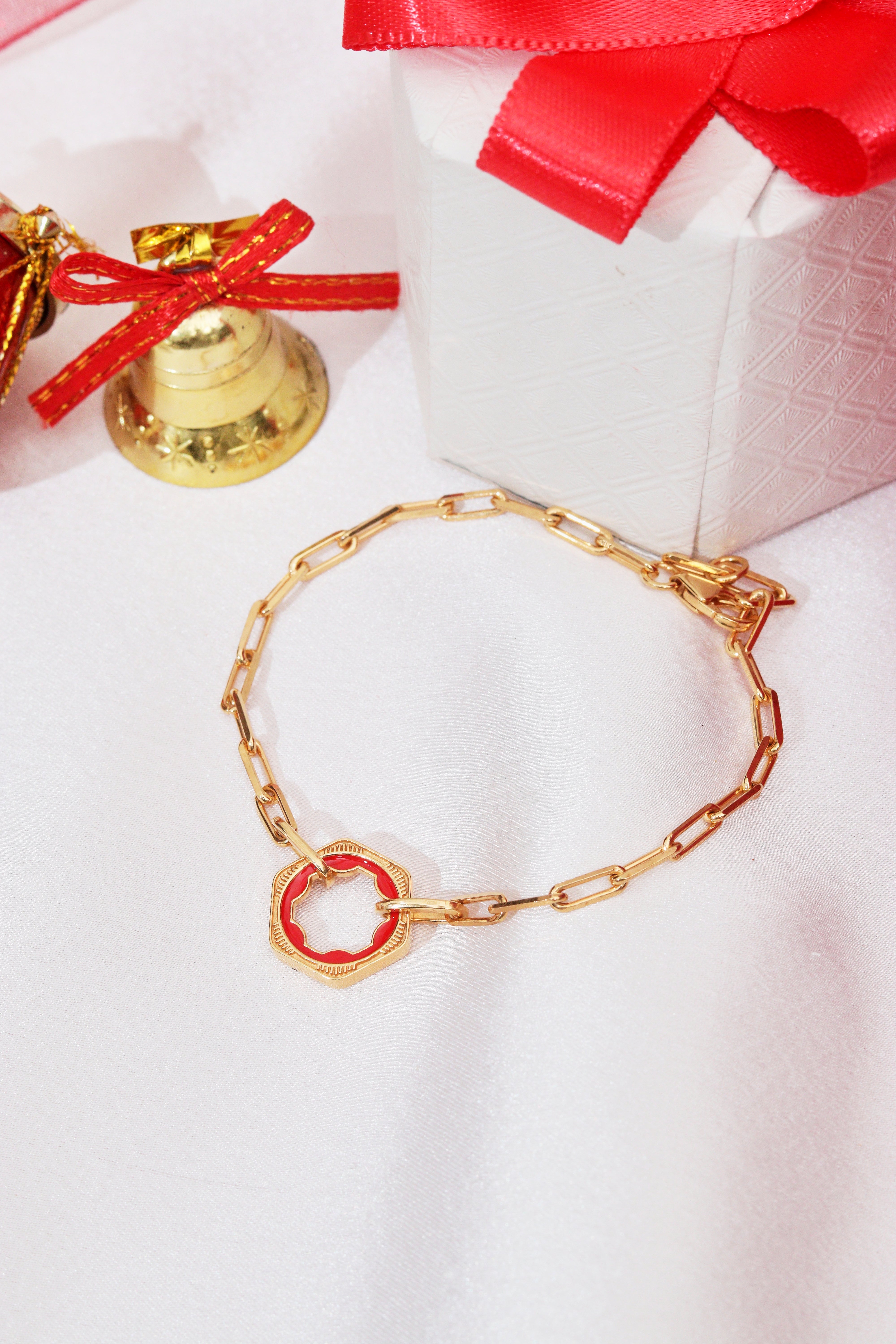 HEXA RED ENAMEL BRACELET IN 18K GOLD MICRON PLATING